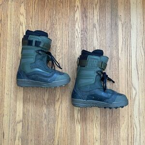 Van’s Snowboard Boots